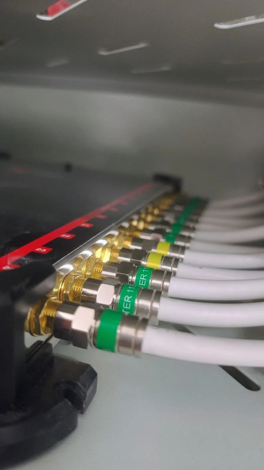 Złącza i przewody instalacji multiswitchowej