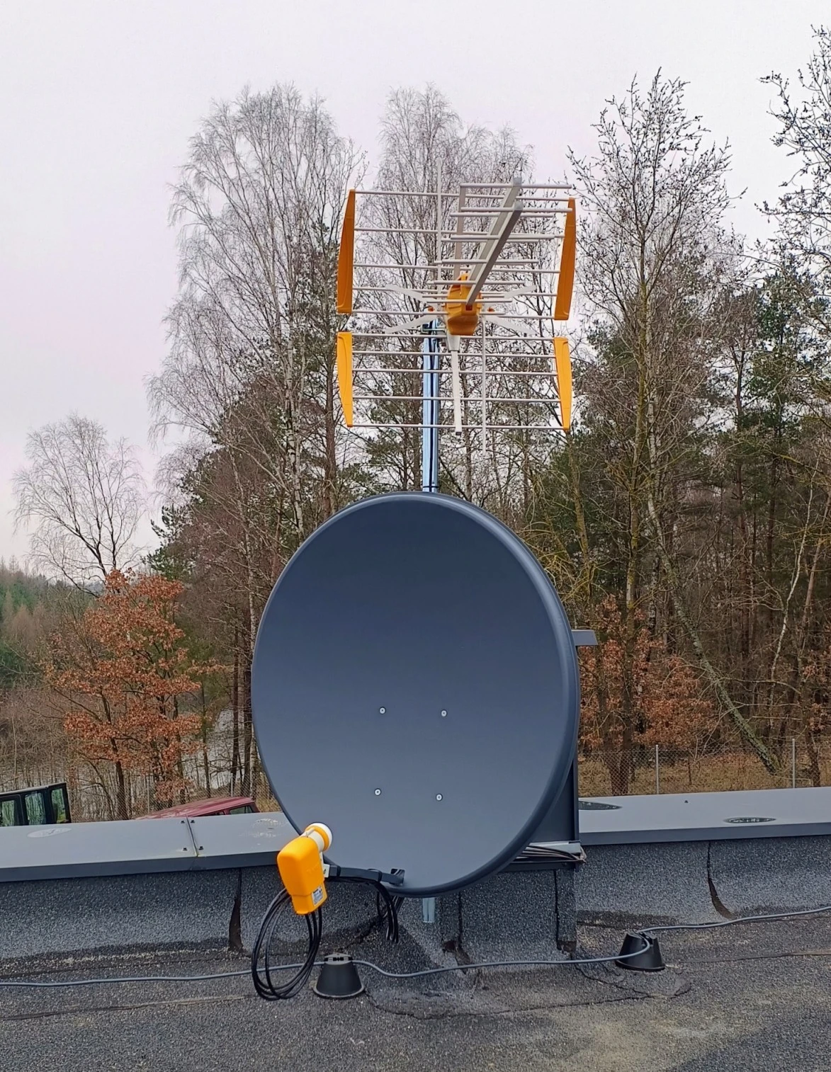 Montaż zestawu anten SAT i DVB-T2
